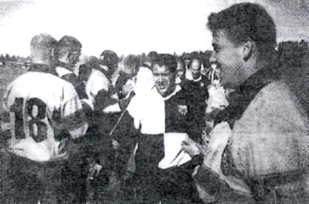 aaa4_m.jpg (66214 bytes)