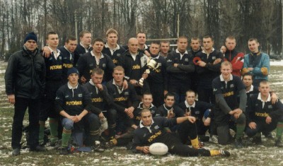 Lietuvos taurs laimtojai - iauli "Baltex" regbininkai. Kairje stovi komandos treneris A.Taralis